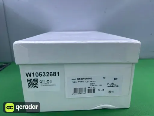 蓝黑色