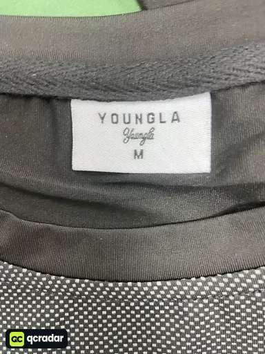 黑色