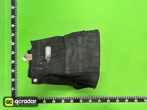 黑色