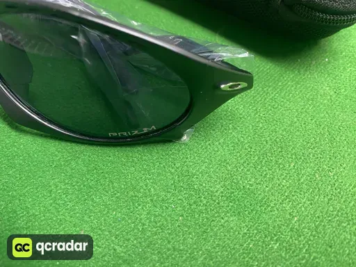 黑框黑灰片
