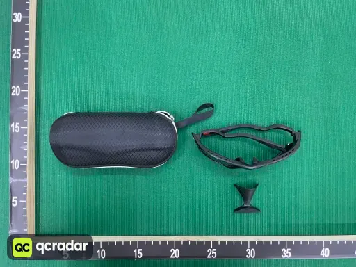 黑框水银片