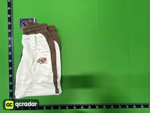 杏色短裤
