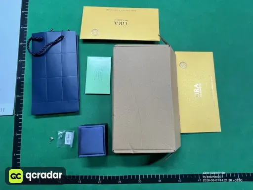 1克拉莫桑钻耳钉一对（含礼盒+证书）