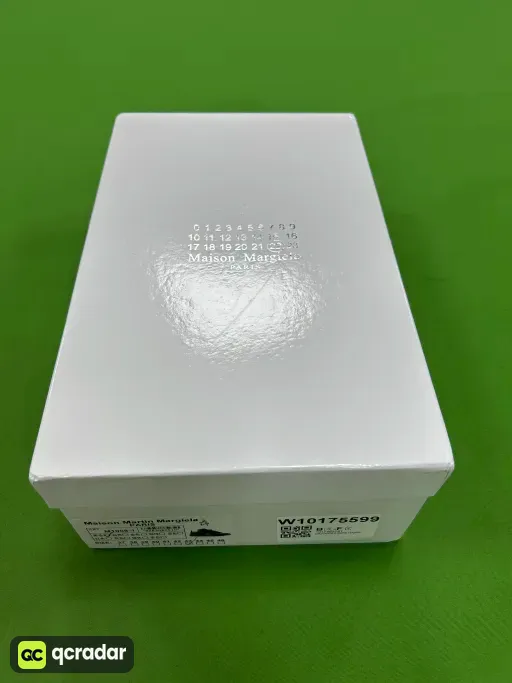 黑色牛仔白漆