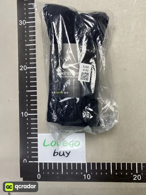 model size: Black high top towel bottom (one card=three pairs)
