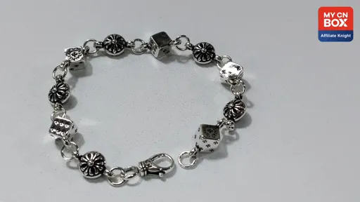 Dice bracelet