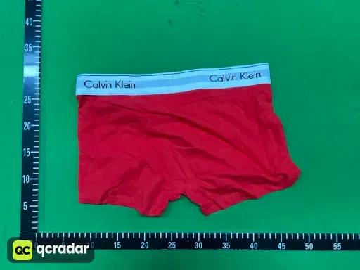 红色