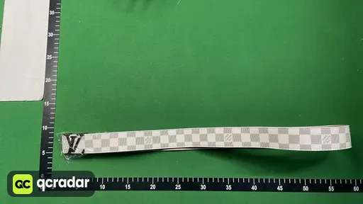 白格黑扣
