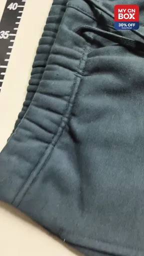 Straight leg pants in black (also shipped during Chinese New Year)
