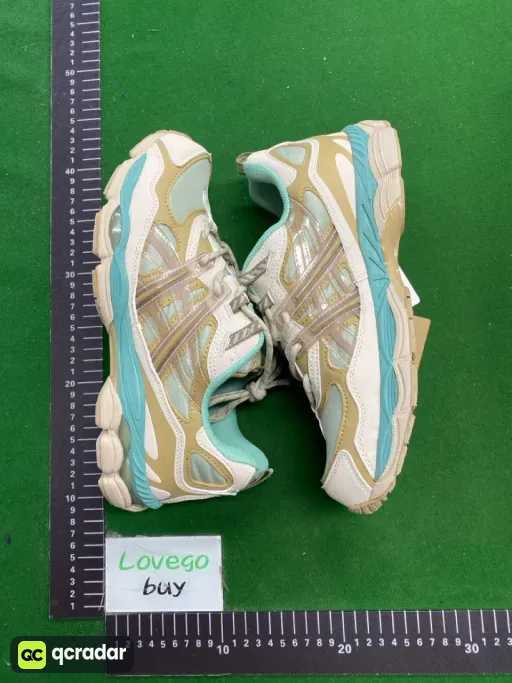 Shoe size: 44