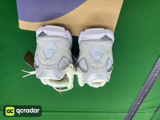 Shoe size: 40.5