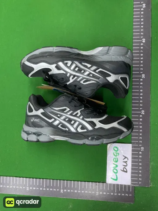 Shoe size: 40.5