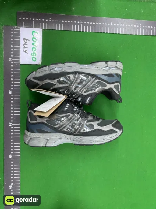 Shoe size: 42
