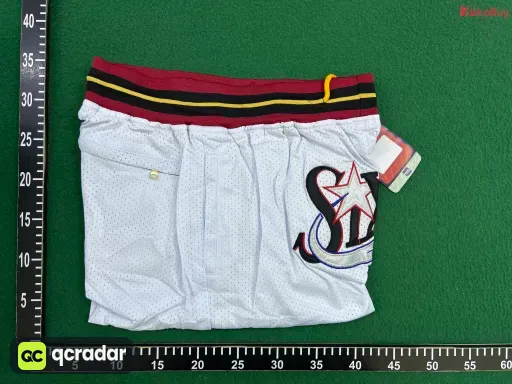 款式:口袋裤76人白色密绣球裤