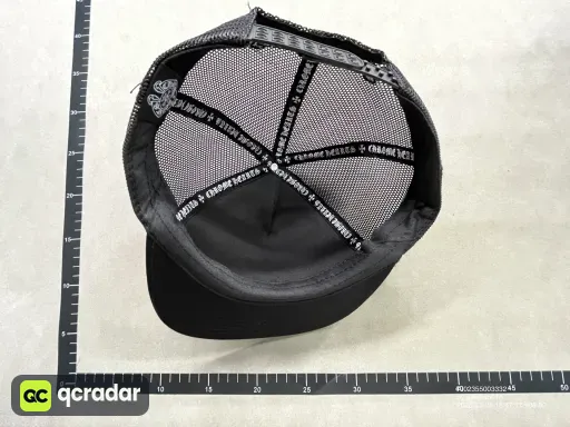 黑色红皮