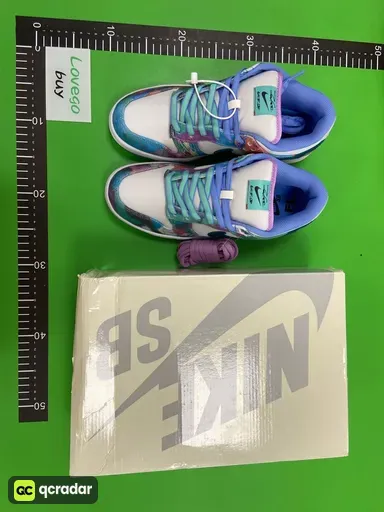 Style color matching: S2 Futura Laboratories x Dunk HF6061-400