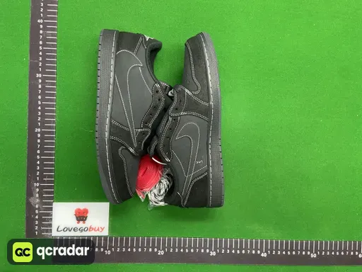 AJ1黑色倒钩低帮4.0