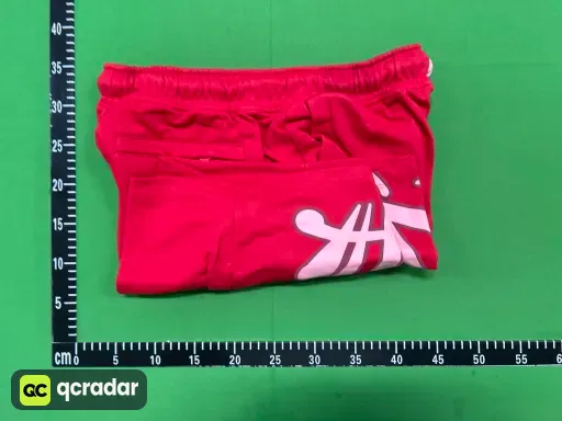 红色短裤