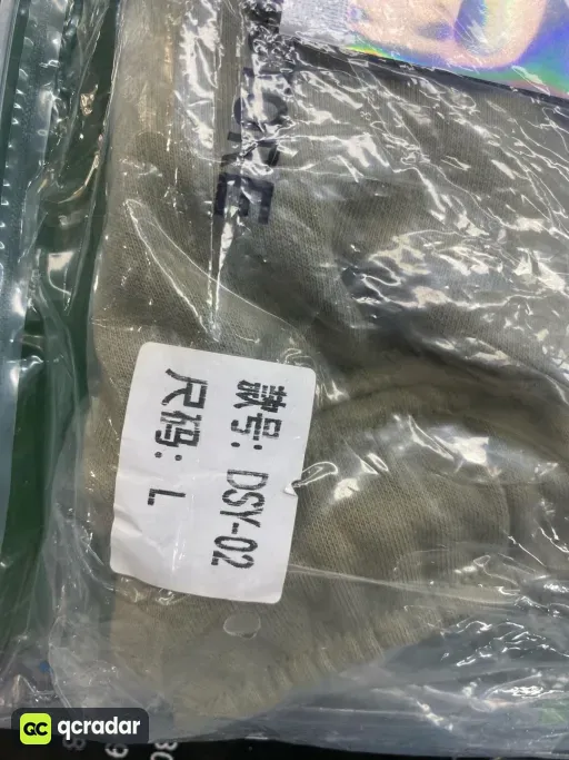 军绿色短裤