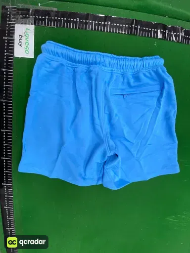 蓝色短裤