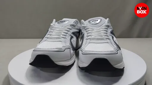 White 000