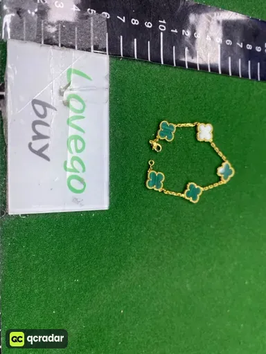 黄金色孔雀石