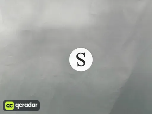 浅灰色连帽衫