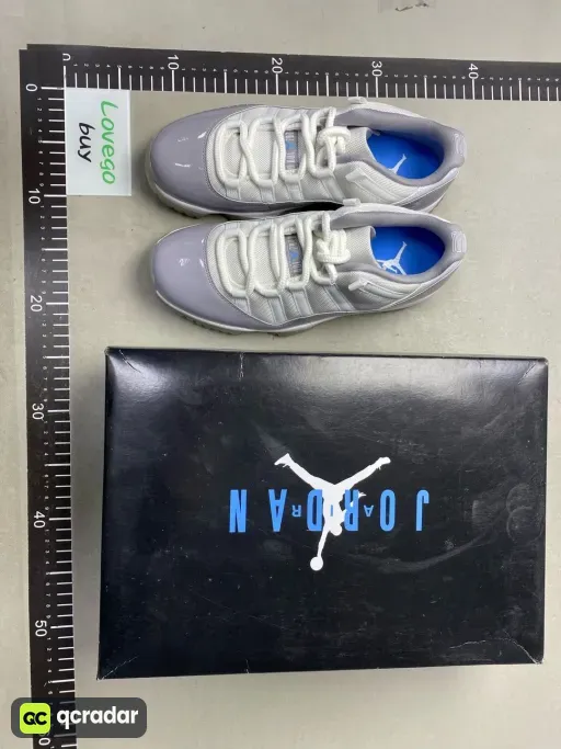 Style color matching: [J11] Cool Grey Low 528895-003