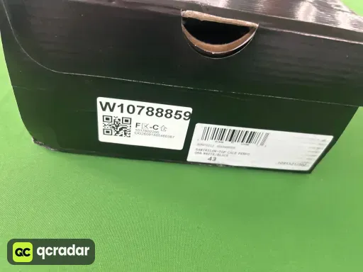 黑面白底