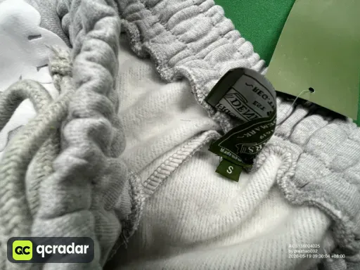 灰色短裤