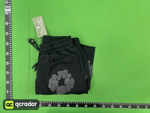 黑灰短裤