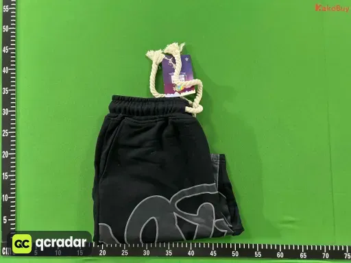 黑色短裤