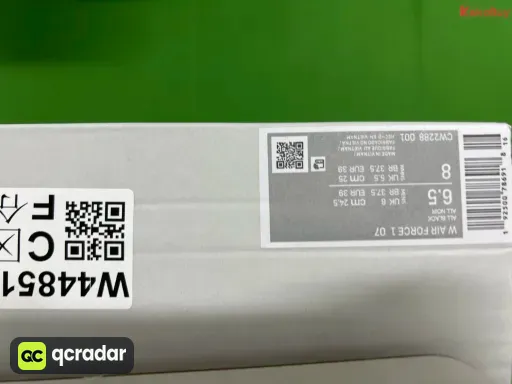 配色:全黑