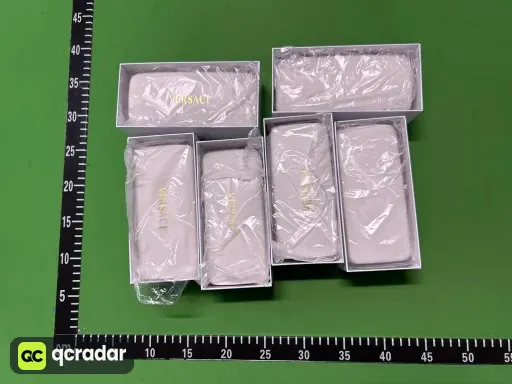 黑框黑灰片