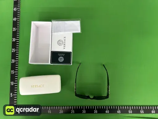 黑框黑灰片