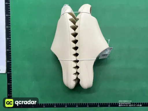 椰子拖鞋骨白色