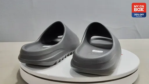 Yeezy Slide Black ID4132 - Matte Finish
