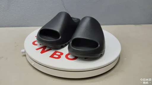 Yeezy Slide Black Onyx HQ6448 - Matte Finish