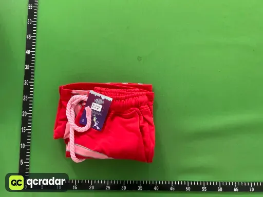 红色短裤