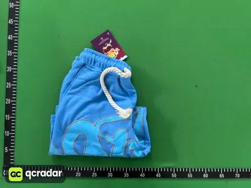 蓝色短裤