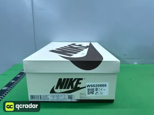 8号黑勾红尾