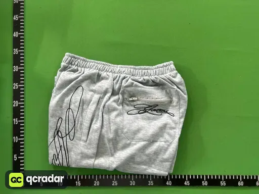 灰色