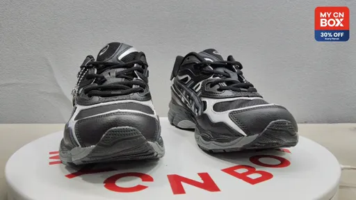 A280-002 Black and Silver