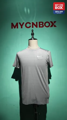 Gray short-sleeved shirt