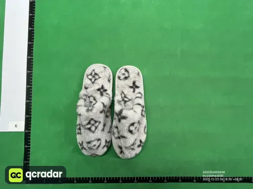 灰色