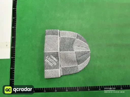 灰白色 Gray and White