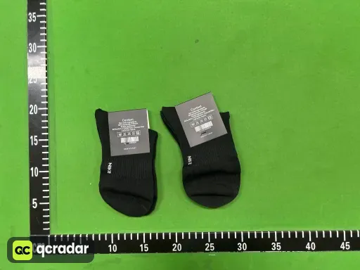 款式:a pair of black