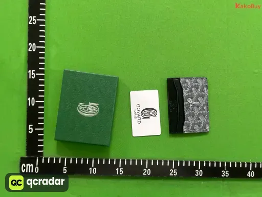 黑灰色