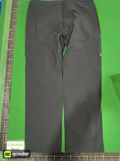 黑色 Black