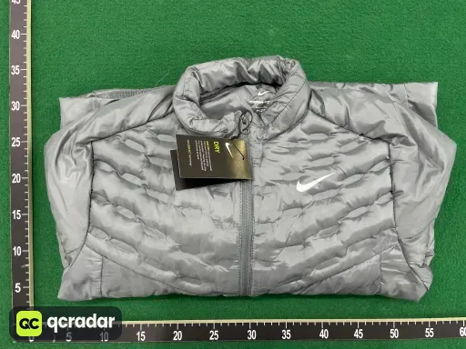 灰色连帽羽绒服（可隐藏）